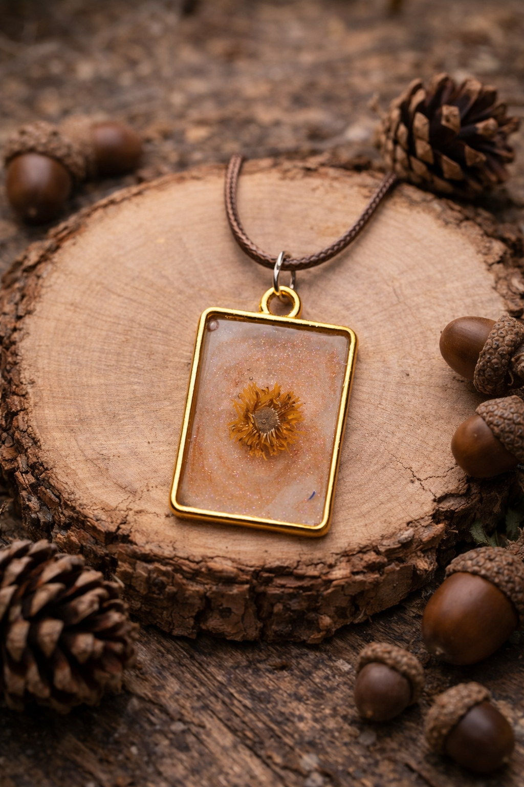 Necklace gold with flowers