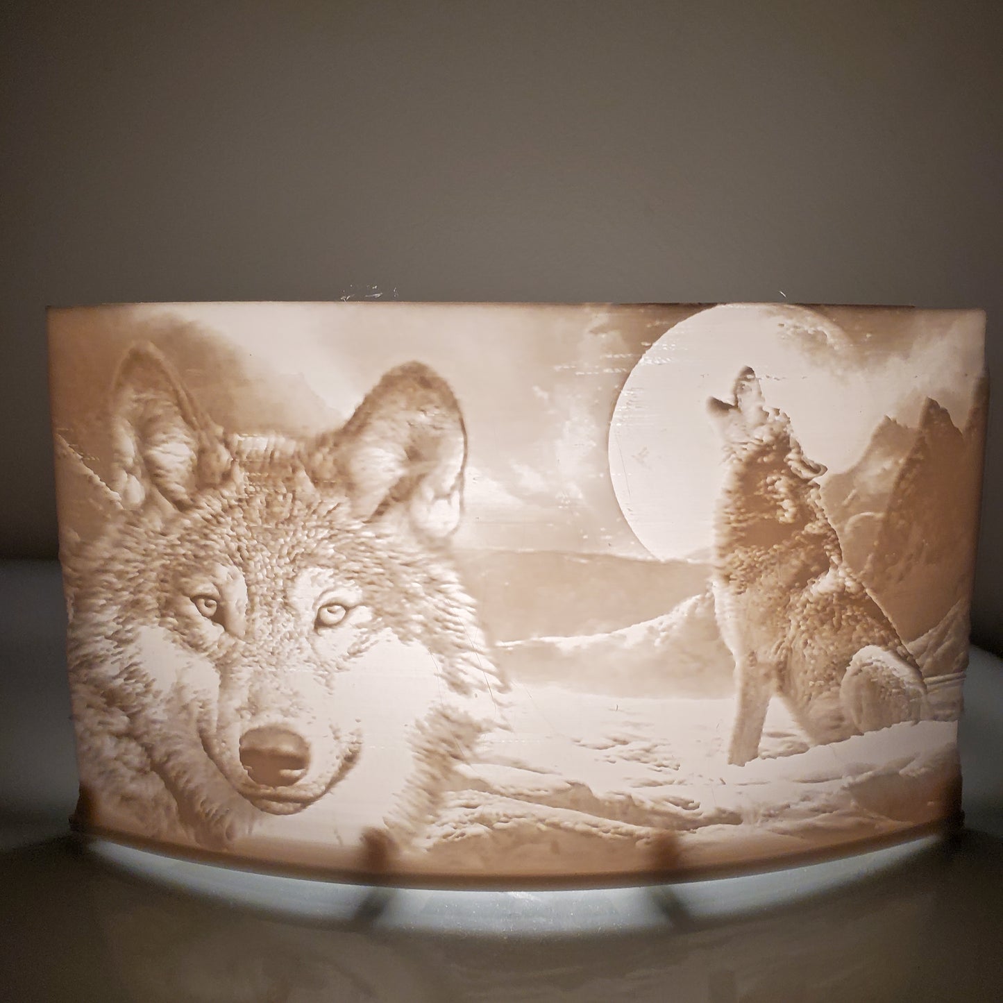 Howling Wolf Lithophane Puck Light