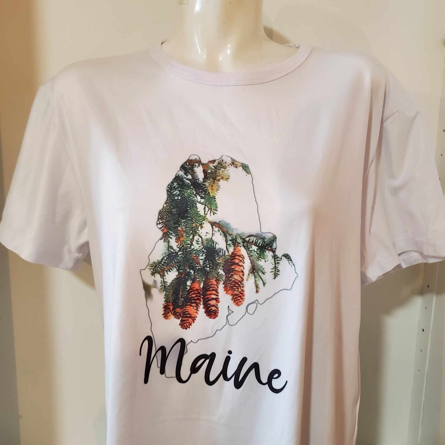 T Shirt Maine Pinecones in White